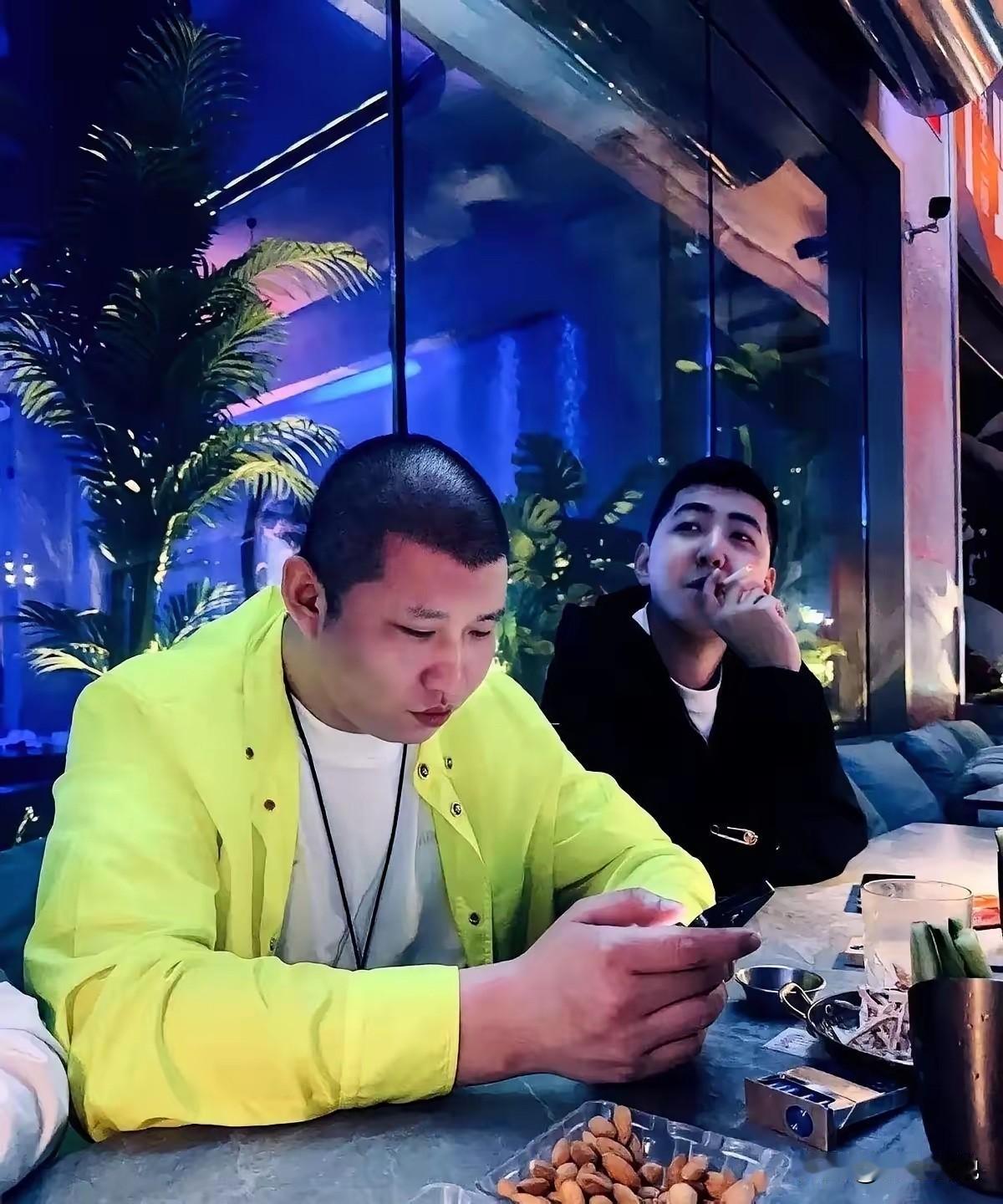 为什么现在直播带货让人越来越反感！

一天可以赚几千万的人，还在镜头前面装可怜，