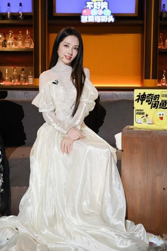 郭碧婷又多了一个宝宝 谁懂啊，郭碧婷一口一个宝宝叫翟佳宁，平时看着挺酷的翟哥，当