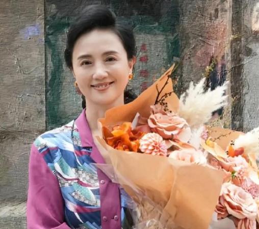 继朱媛媛因癌离世后，48岁知名女歌手也步入后尘，两人都瞒着病情

 
在2025