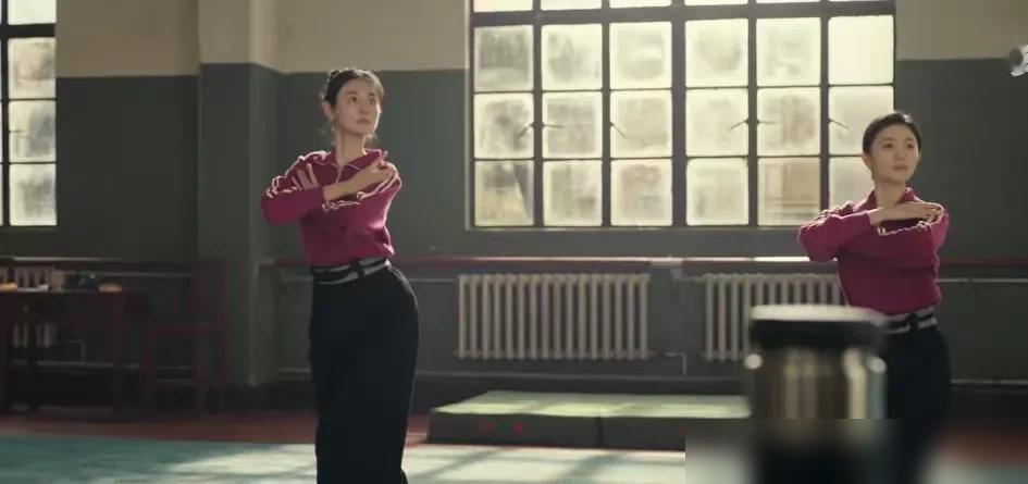 “卧鱼”做完，腿就废了。

我在地方戏曲团待了快二十年，这种事真的见得太多了。熬