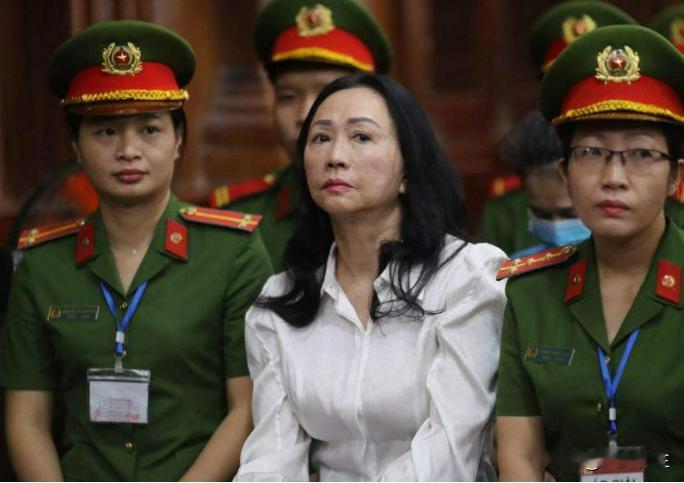 越南最大诈骗案 女首富张美兰被判死刑

越南历来最大规模金融诈骗案的被告、越南房