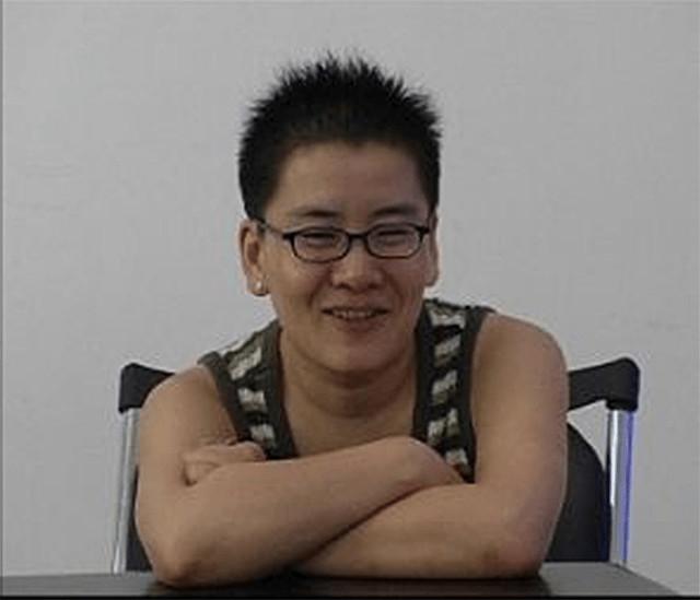 2005年，宁夏姑娘耿兰俊不顾父母反对，做了国内首例公开“女变男”手术。成为真正