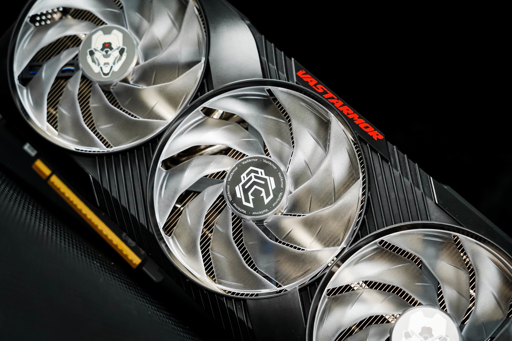 瀚鎧RX 9070 XT 超合金Pro 《黑神話》FSR 4測試：史詩級提升