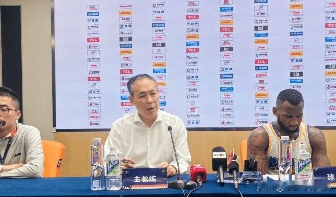 赢球还说“对方实力强于我们”？许利民这波心理战，上海男篮听了更慌了

北京男篮客