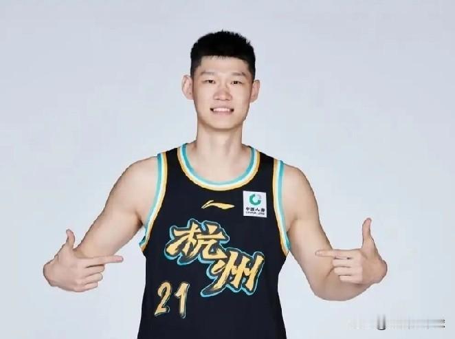 现役男篮运动员，谁的球品最好胡金秋，目前来说完全没有负面消息，作为目前国内顶级内