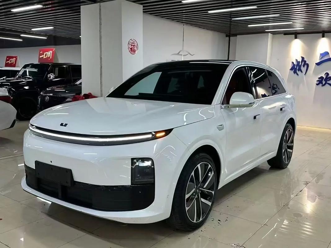 理想 L6：25 万级家用 SUV “卷王”，年款选对不花冤枉钱
理想 L6 作