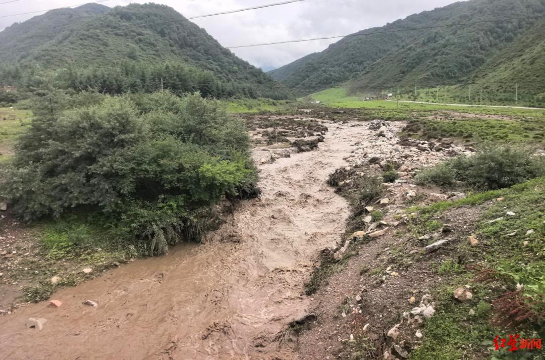 易涨易退山溪水，易反易覆小人心


这是《增广贤文》中的一句话，说的是山洪来无影