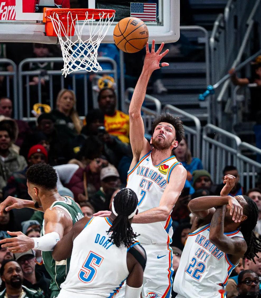 亚历山大84%命中率轰40+7+11 雷霆20分大胜雄鹿豪取两连胜雷霆vs雄鹿 