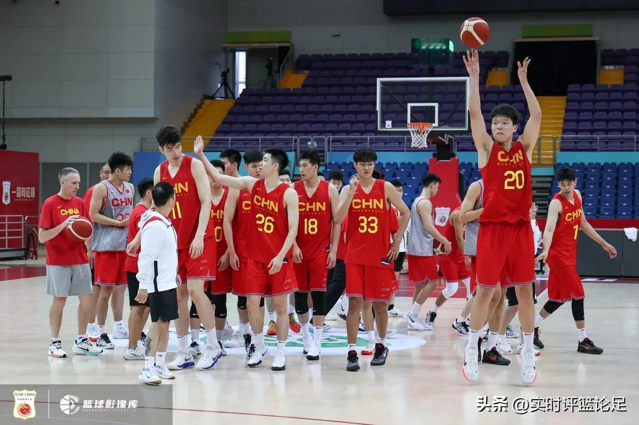 中国男篮87-107澳大利亚男篮，王岚嵚20分，廖三宁19分，必须要承认的2点事