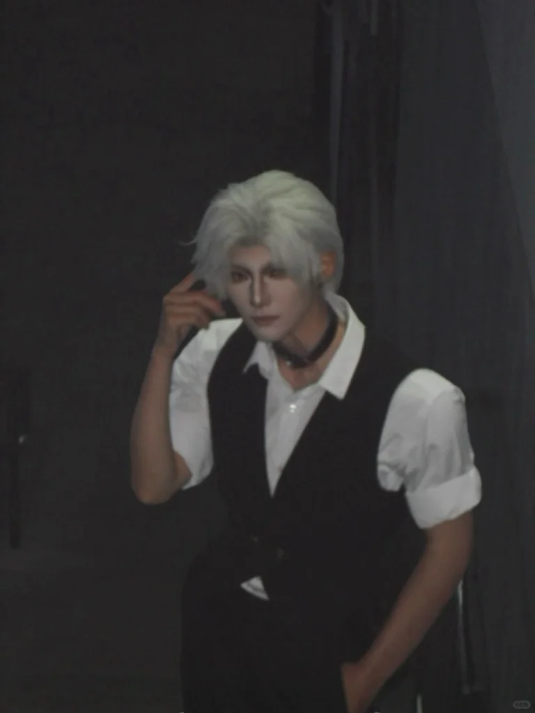 求助路上撞到这个人是让我小心脑袋的意思吗