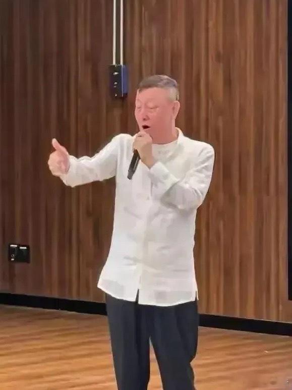 韩磊塌房 升级婶子赛道天有晴有阴，人有哭有笑，婶子常说：这世界没那么多顺风顺水，