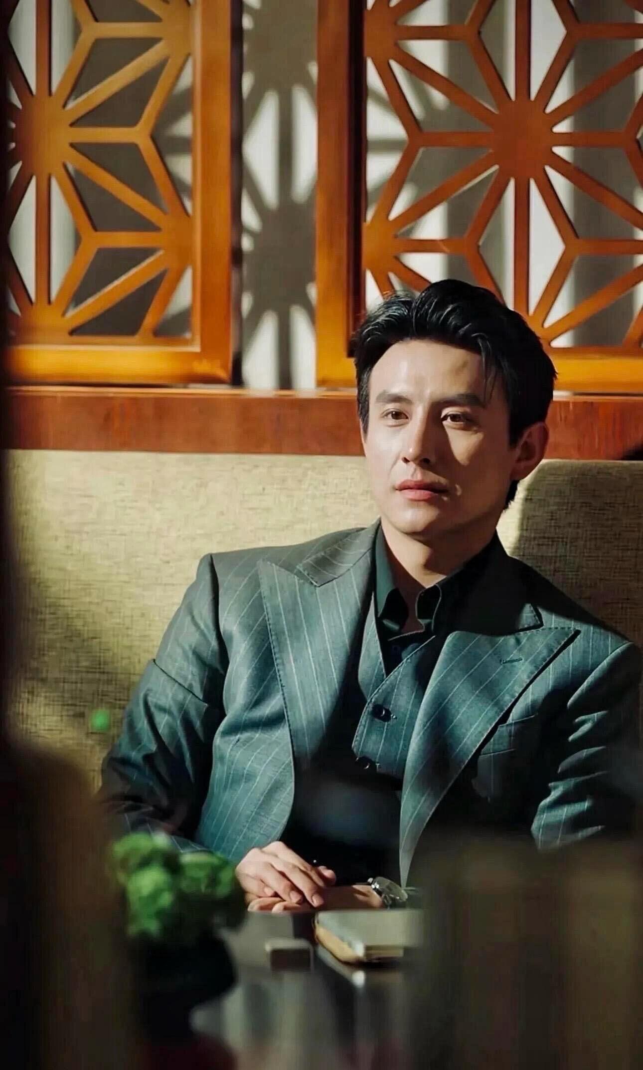 刘萧旭西装造型短国一哥了，小孩叔，演技很好有深度，很有魅力，《盛夏芬德拉》观众也