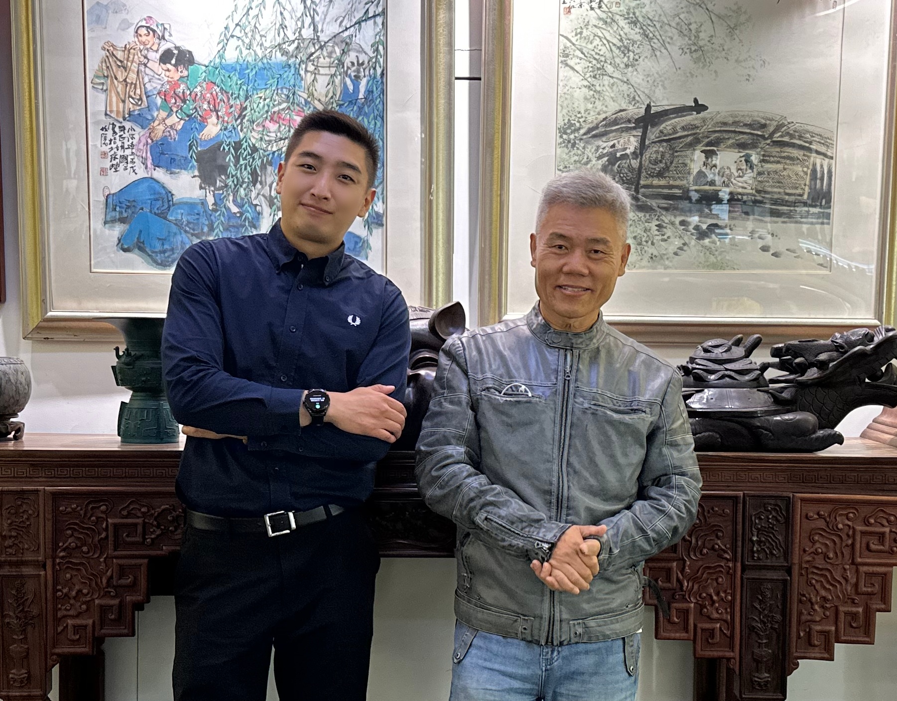 琉璃厂保真店文/司马南五一节假，琉璃厂闲游，购得合意之纸笔。溜达至西街把口儿宏宝
