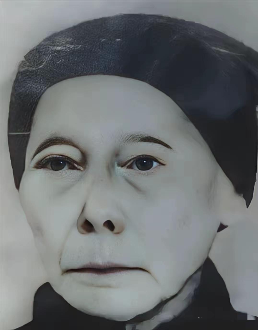 1933年，主席躲进农妇家。没想到，敌人搜查时，农妇却说：“你们要找的人，在我家