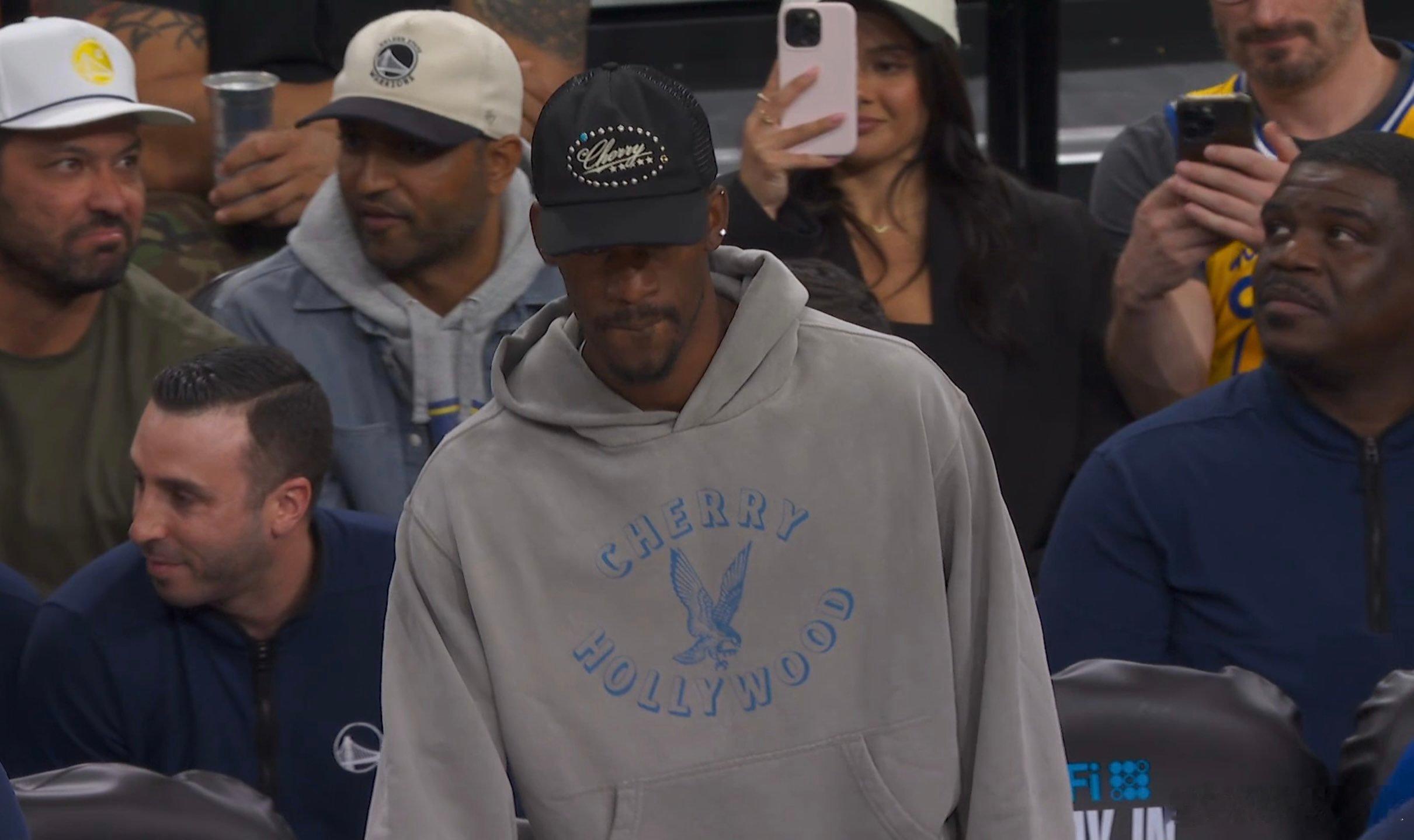 巴特勒在勇士替补席上，一战定生死的比赛他一定不陌生，也绝不会错过！勇士vs快船n