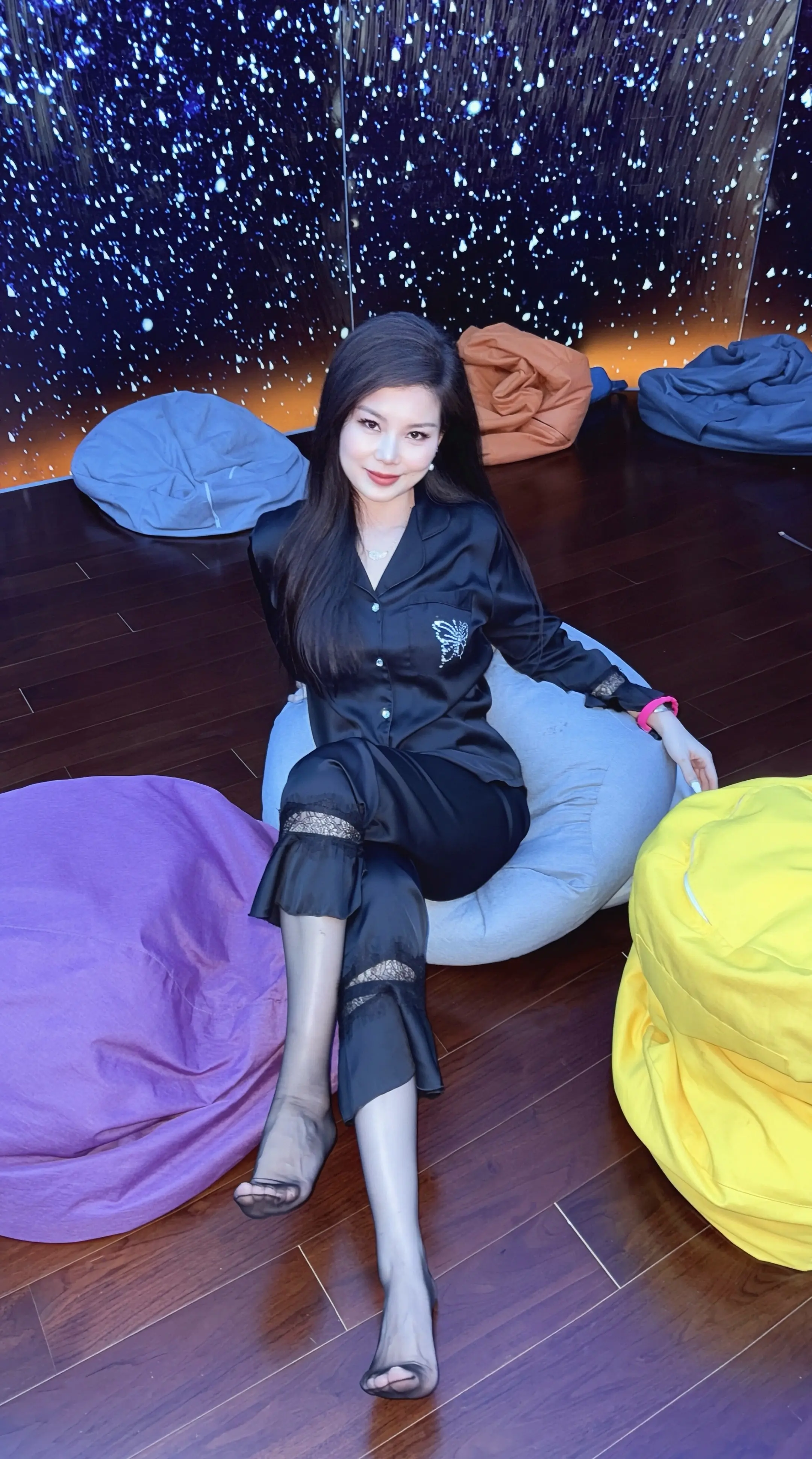 年味正浓星空为伴，这才是过年最舒服的状态 过年氛围感拉满，星空顶+躺平...