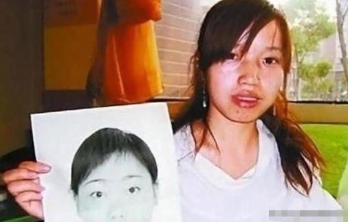 2004年，罗彩霞成功考上贵州师范大学，名额却被当地县公安政委的女儿冒名顶替。无