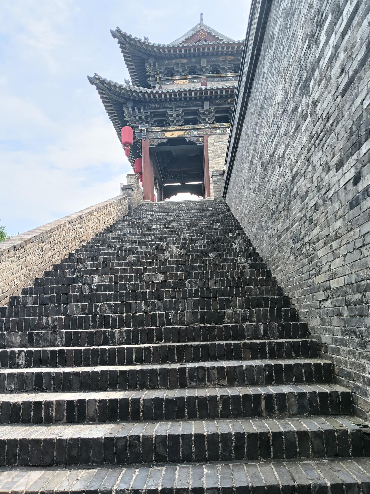 去年，带着重庆大学一研究生（研二）在陕西做项目。因为他的导师跟我是一个导师，所以