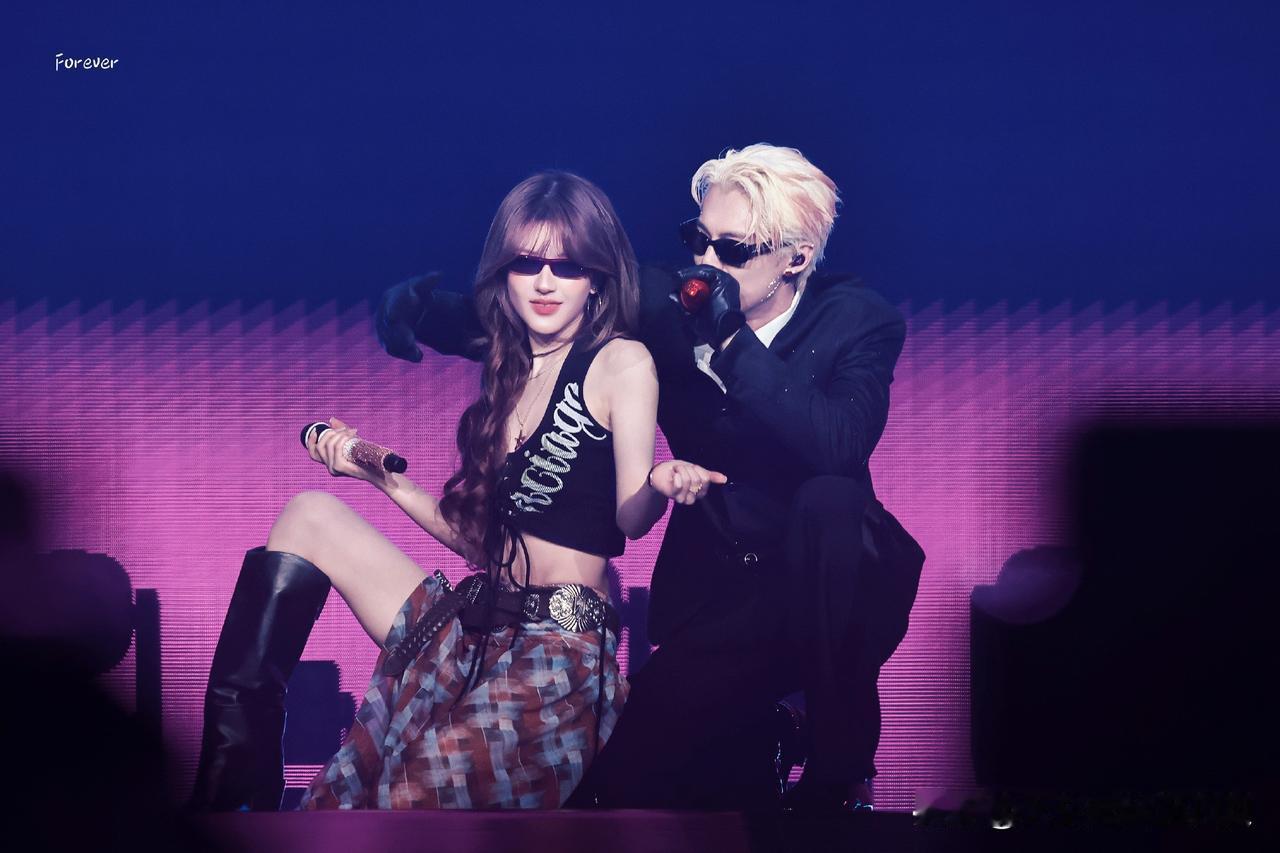 王鹤棣这算是彻底和虞书欣切割了吧。

昨天王鹤棣的演唱会，他没有选择最火的剧中C