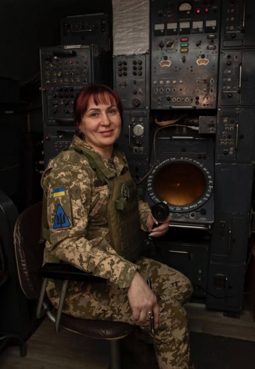 我们看到导弹向我们飞来。尽管如此，我们仍然坚持在最后一秒传输数据。信任那些摧毁目