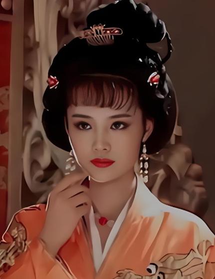 公元 700 年，洛阳皇宫里，悄悄上演了一段能惊掉后人下巴的故事。那年，77 岁