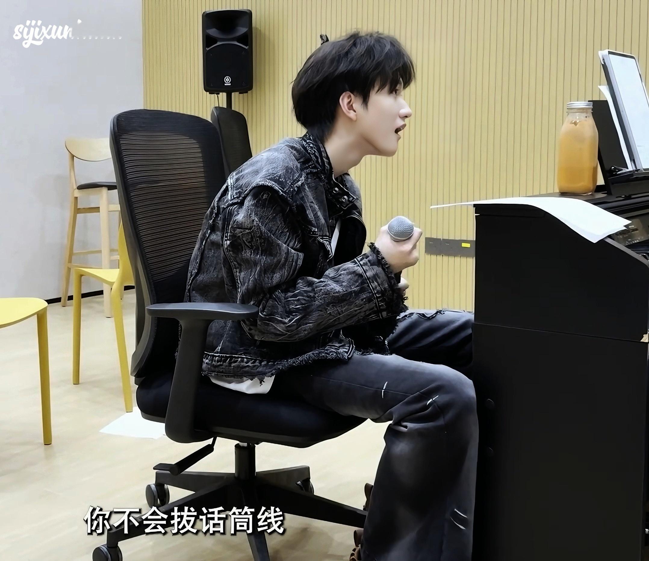 第一张图我脑子里面已经自动出现了声音，啊~🥺这个朔才是一个16岁的小宝宝，正是