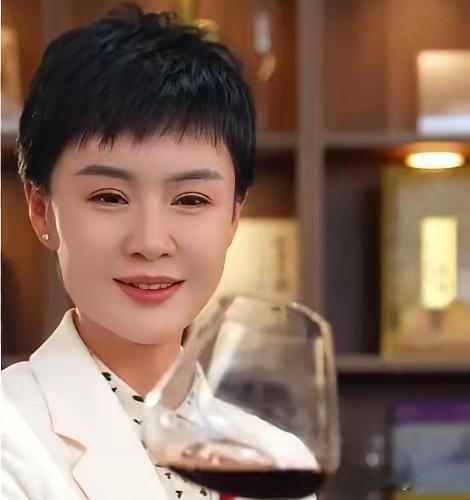 没想到，
工作中意外离世的人，
不是普通打工人，也不是冒险爱好者，
而是总把“若