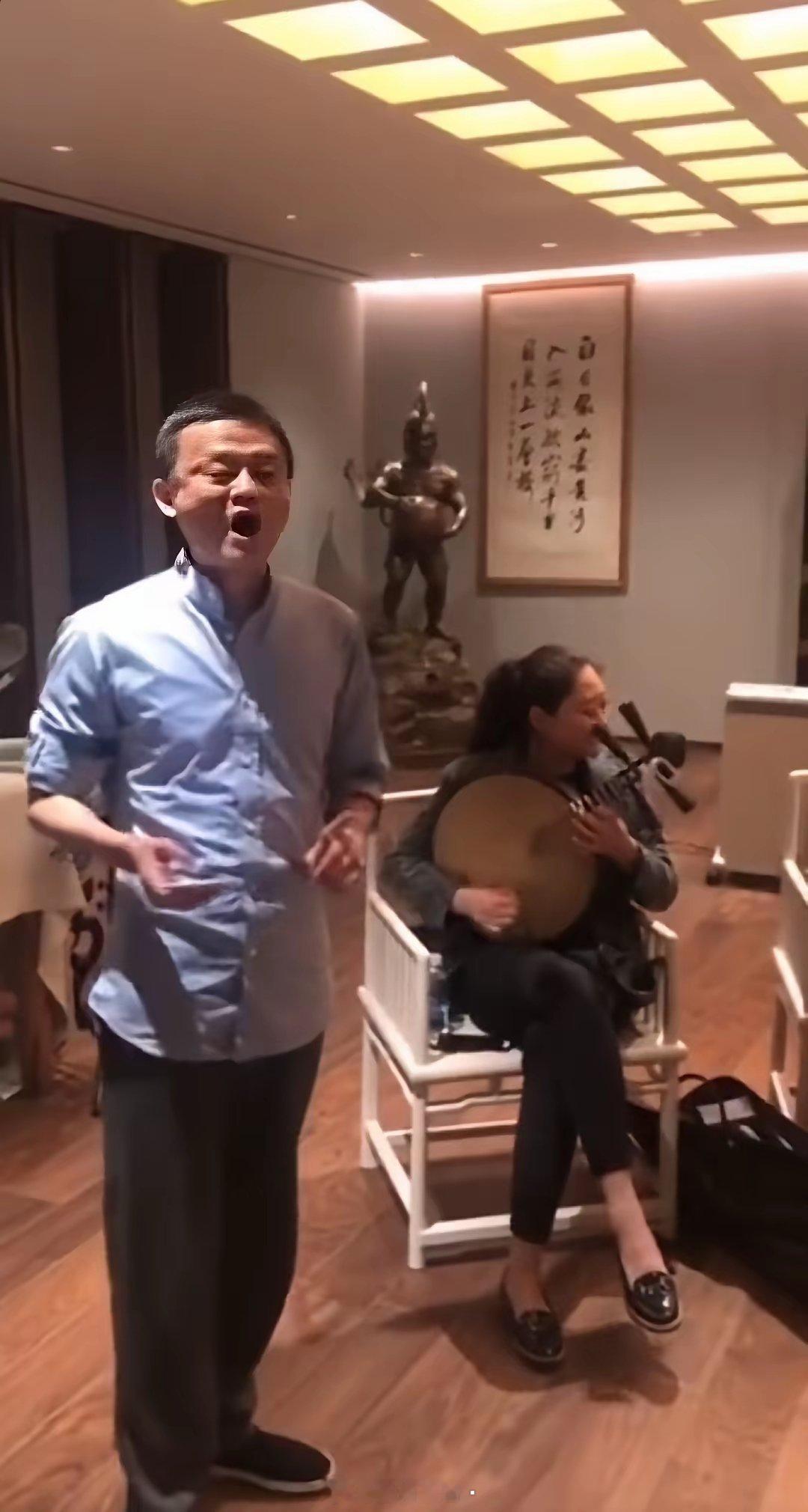 还记得这个经典的场面吗？2017年马云在恒大旗下的私人会所里，在专业的京剧月琴伴