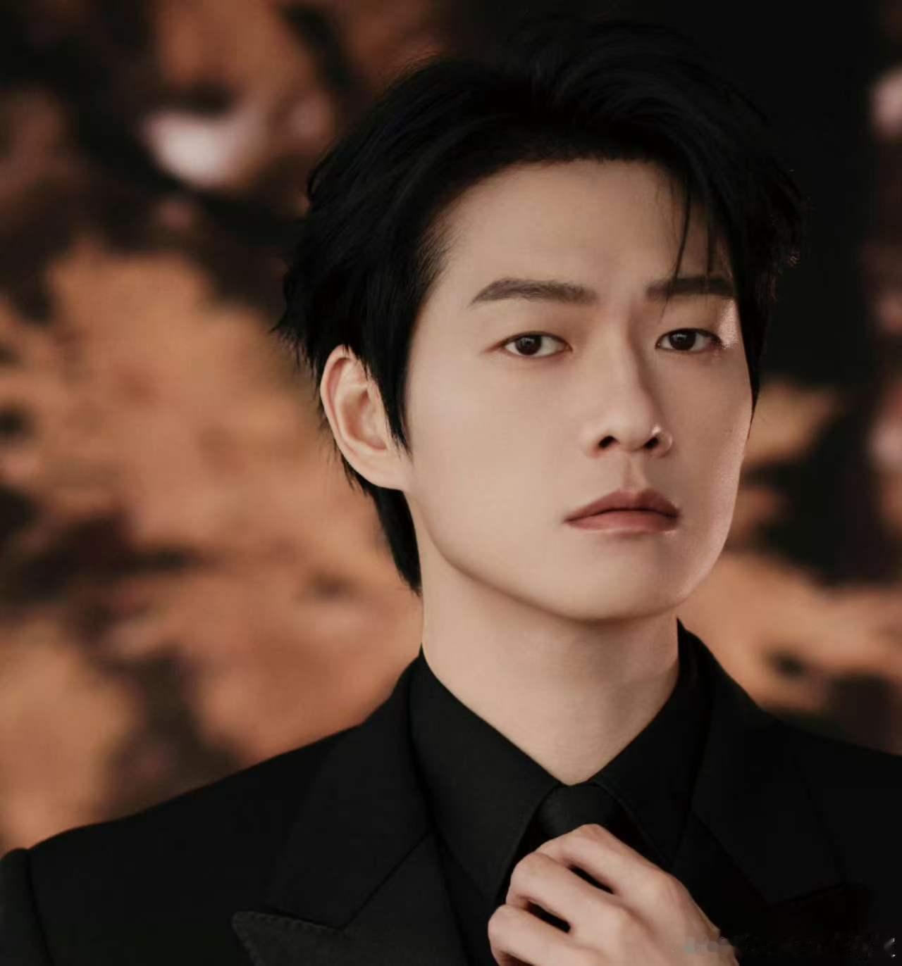 魏大勋特邀主演楚天秋魏大勋我是楚天秋 谁说反派不能又苏又疯？魏大勋的楚天秋笑里藏