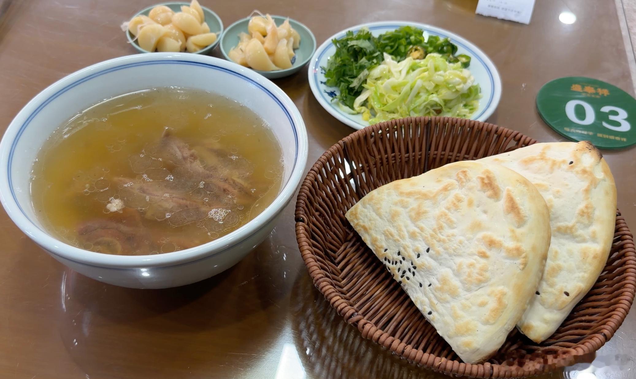 刚才写评论，说中国本土公司最终极的业务就是放贷，想了想怕不严谨，所以借助工具检索