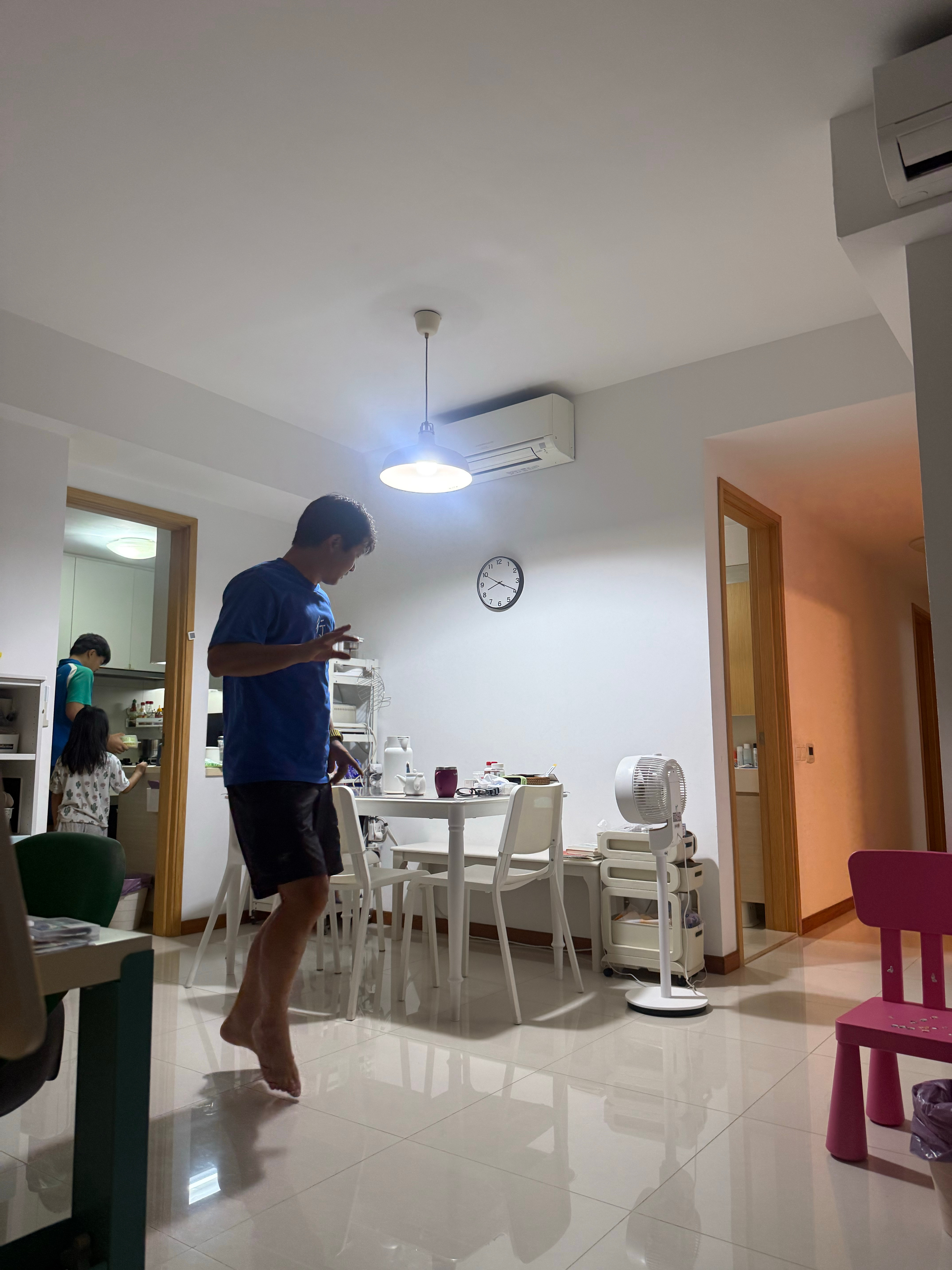 可能因为我今天带了很长时间小孩小陈很轻盈，很欢快 ​​​