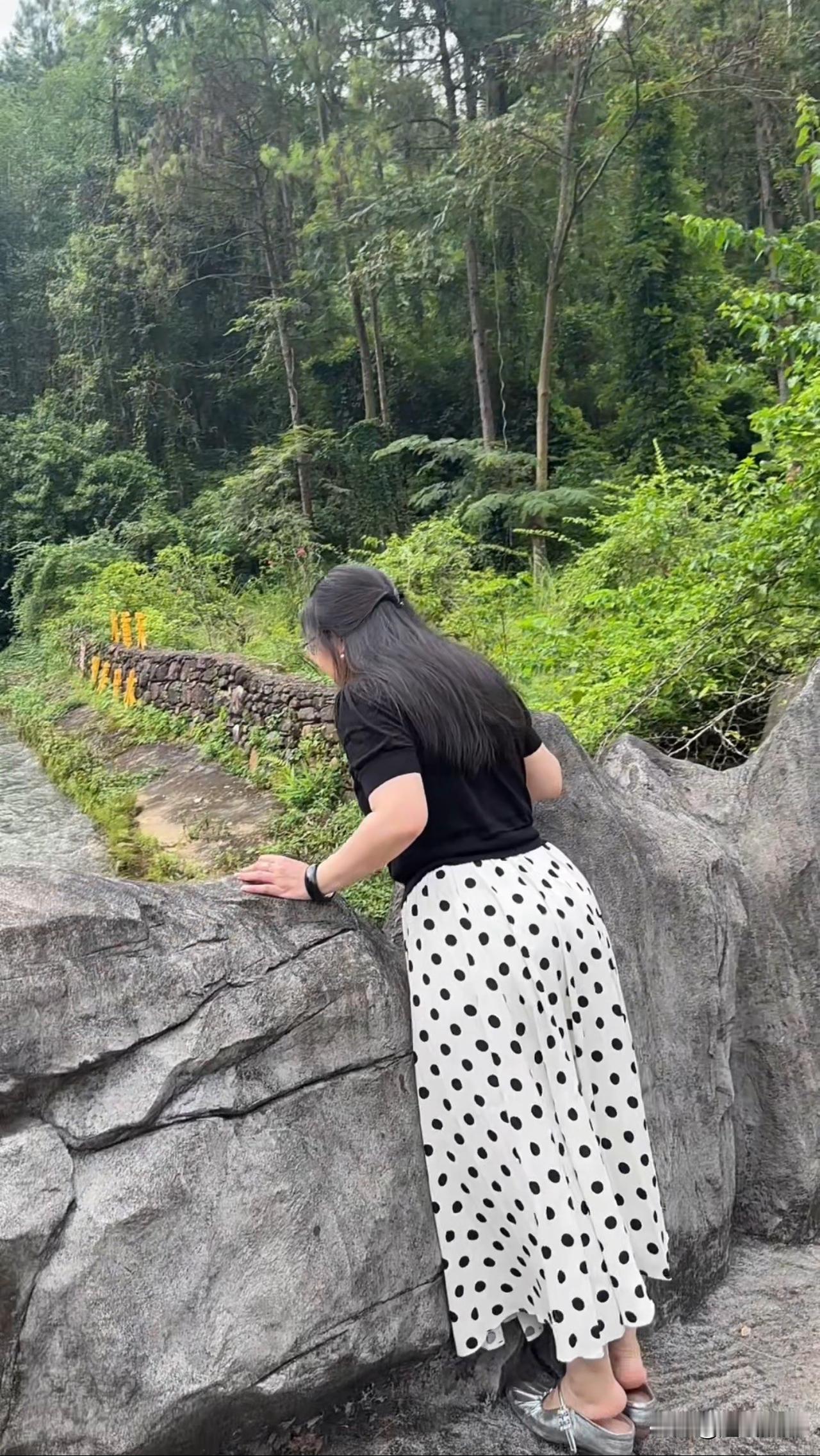 旁观老虎谷溶洞漂流：前段平缓安逸，后段激流惊险，船都灌满水差点翻船，刺激度很高，