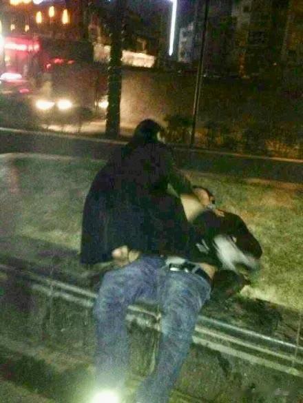 当年的成都九眼桥猛女当街侵犯男子事件中最好笑的是，第二天就有三三两两的男人蹲守桥