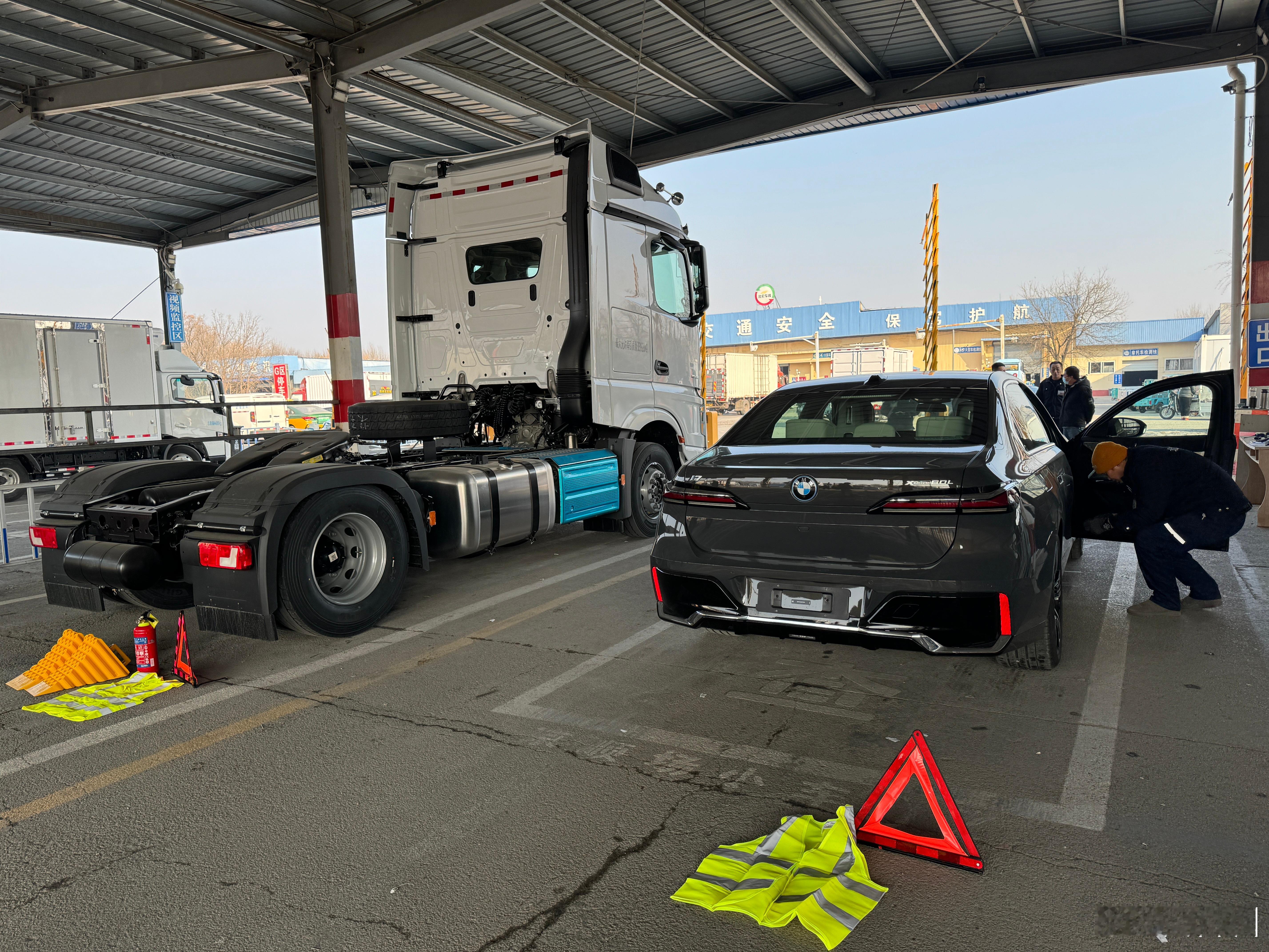 下午错峰来顺义上牌啦，效率很高不到1小时搞定。  ​​​
