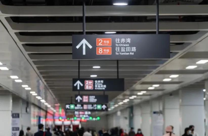 深圳福田站让我懵了
坐高铁福田站下车，想找地铁去福田口岸站，结果不知道我高德出什