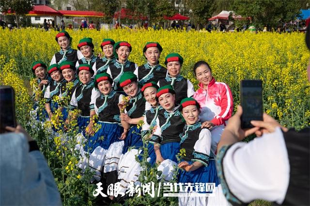 油菜花|贵州贵定：油菜花海织就田园画卷 仿若“人在画中游”