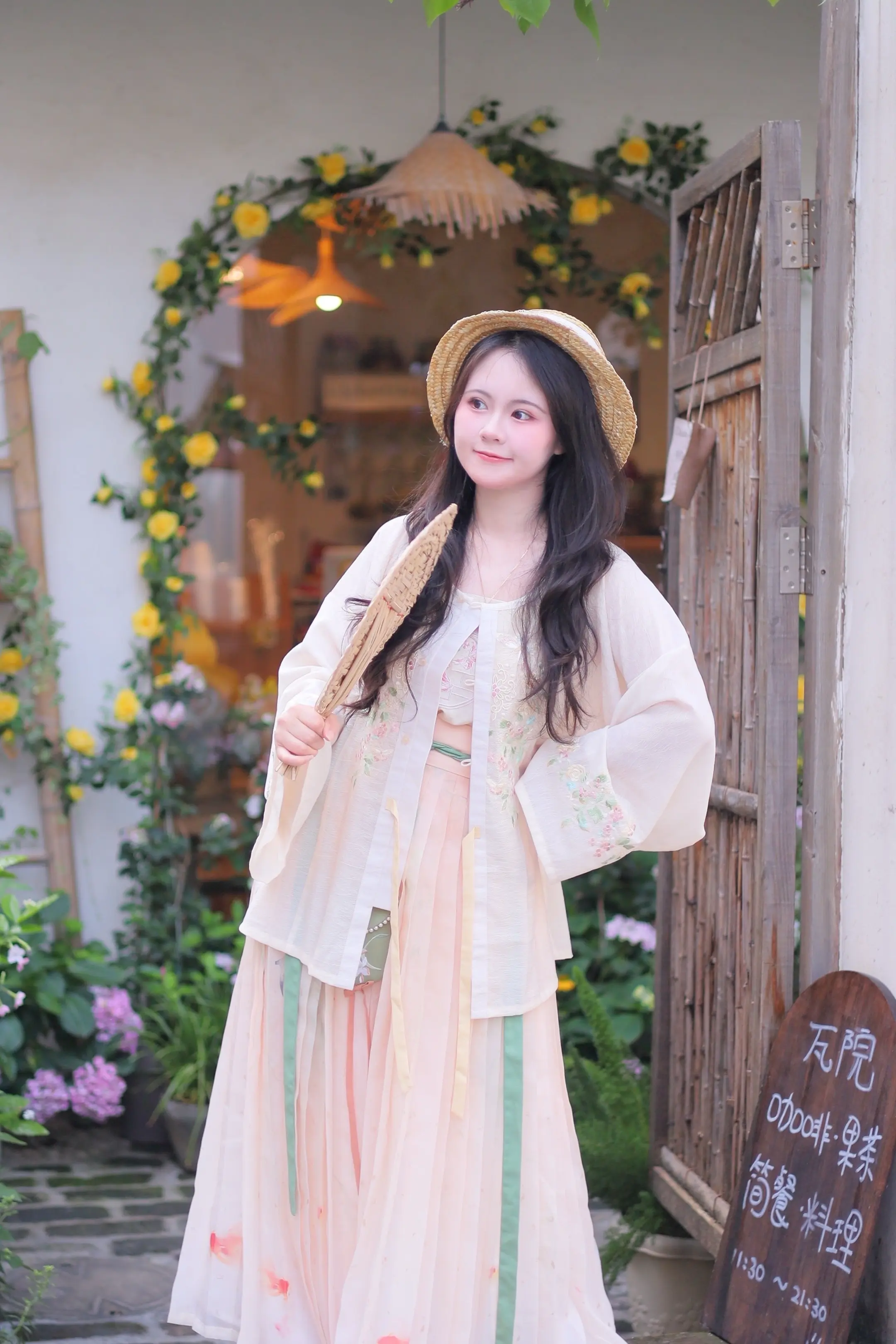 把烦恼都甩掉吧 我们的世界一直会很美好。其他不重要 尽情大声欢笑