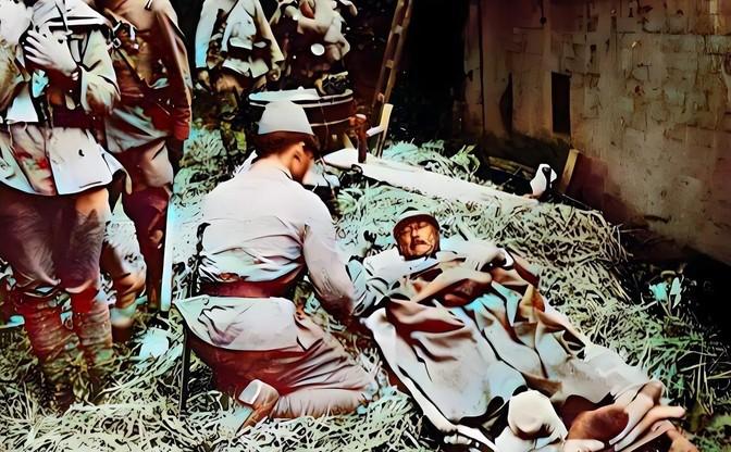 1939年，躺在担架上的是日军少将中村正雄，他的腹部被我军炮弹弹片击中，日军军医