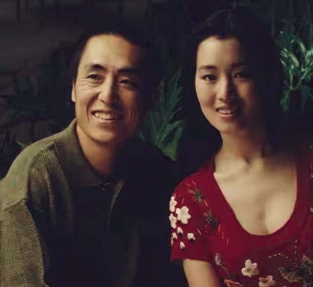 那时，张艺谋与巩俐热恋好多年，但最终没有修成正果…
张艺谋 巩俐 张艺谋情感