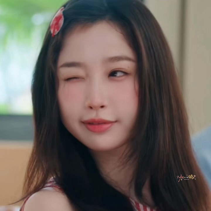 点开这个live来收获甜妹wink吧～虞书欣姜暮这个wink萌鼠我了