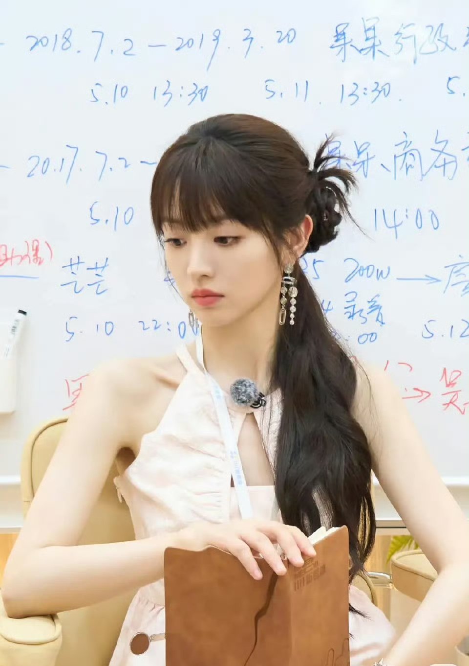 赵露思还是别学田曦薇穿衣了…… 