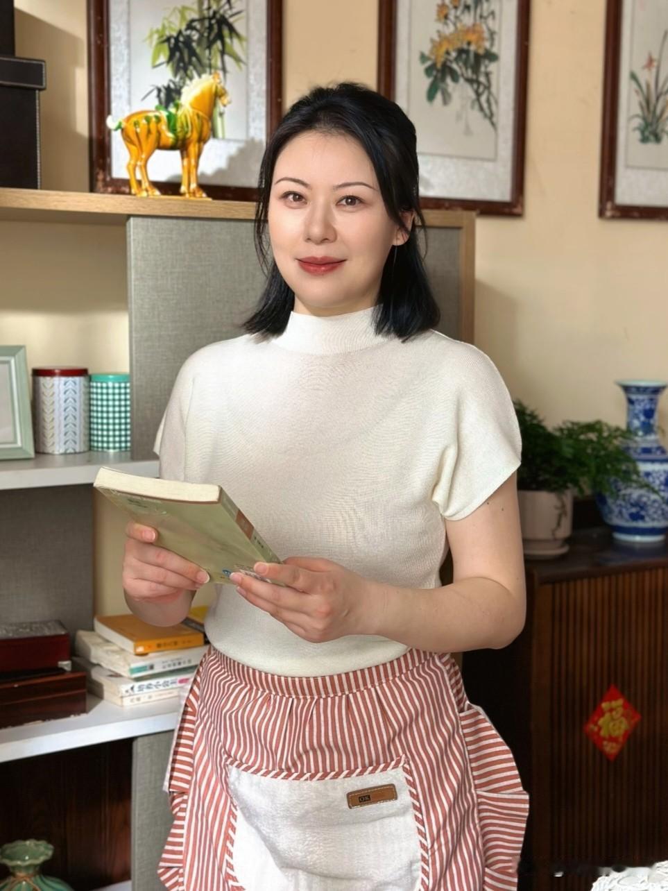 其实没有标准答案。好看看着舒心，但过日子光靠颜值不行；会持家懂得精打细算，敬老爱