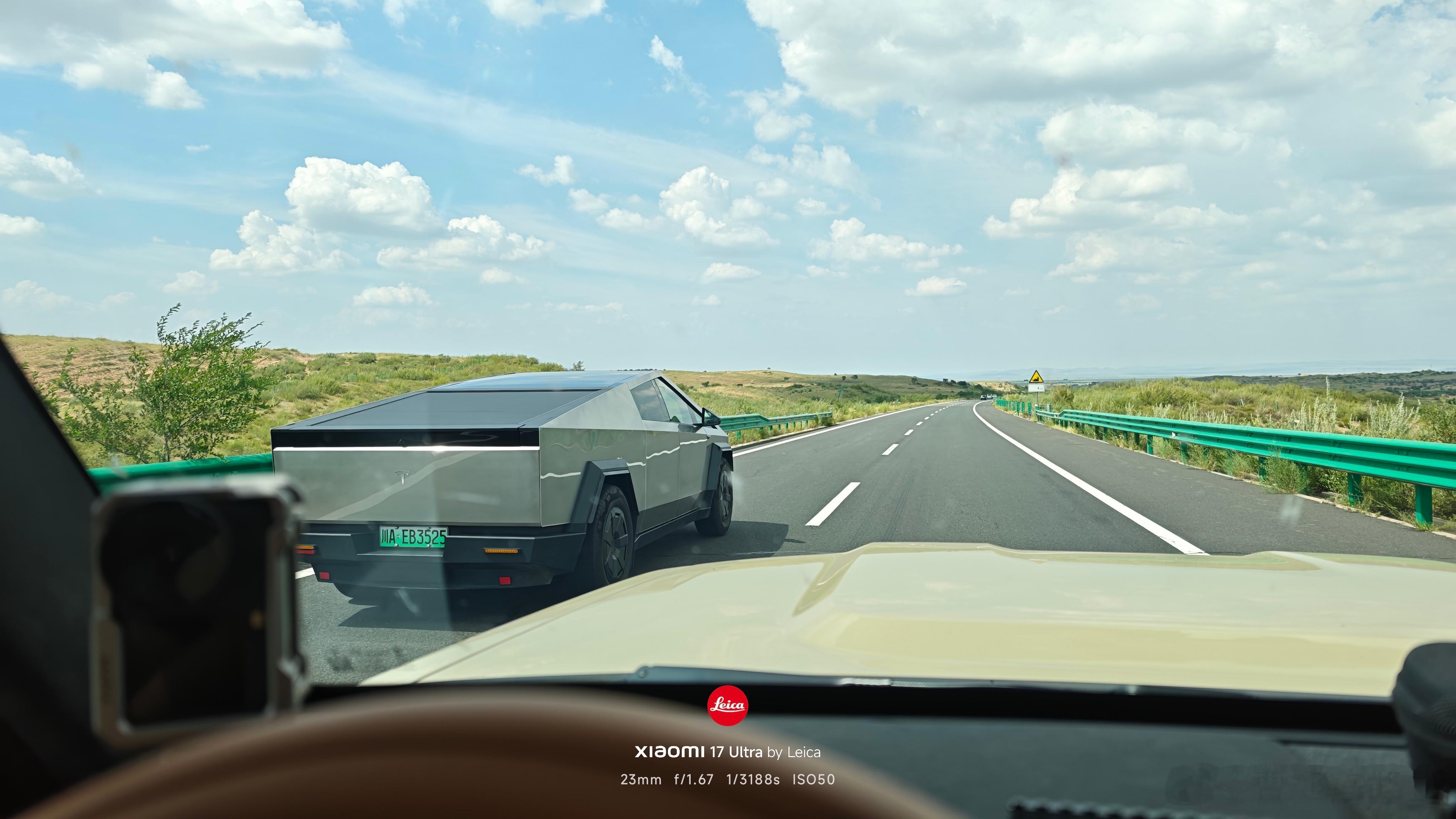 赛博皮卡 偶遇大v聊车 这个充电适应性可以么？ 