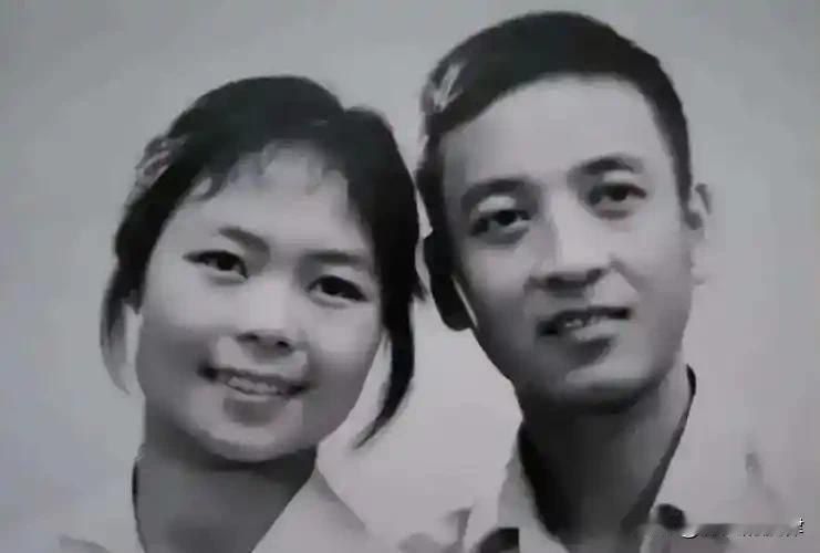 知青返城抛夫弃女，35年后医院偶遇：女儿一句怒吼，撕碎她半生伪装
 
1979年