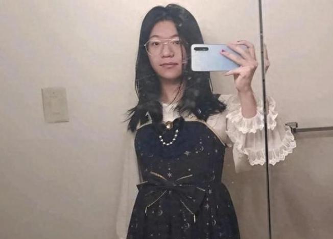 国科大硕士季子越，一个正儿八经中国科学院大学的在读研究生，竟然在境外社交平台上跪
