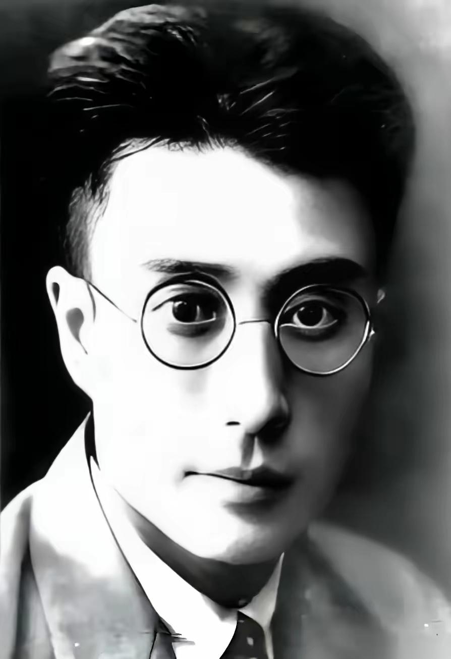 他们找了他整整50年，活不见人，死不见尸。最后在乌江边上，只找到一条断了的皮带。