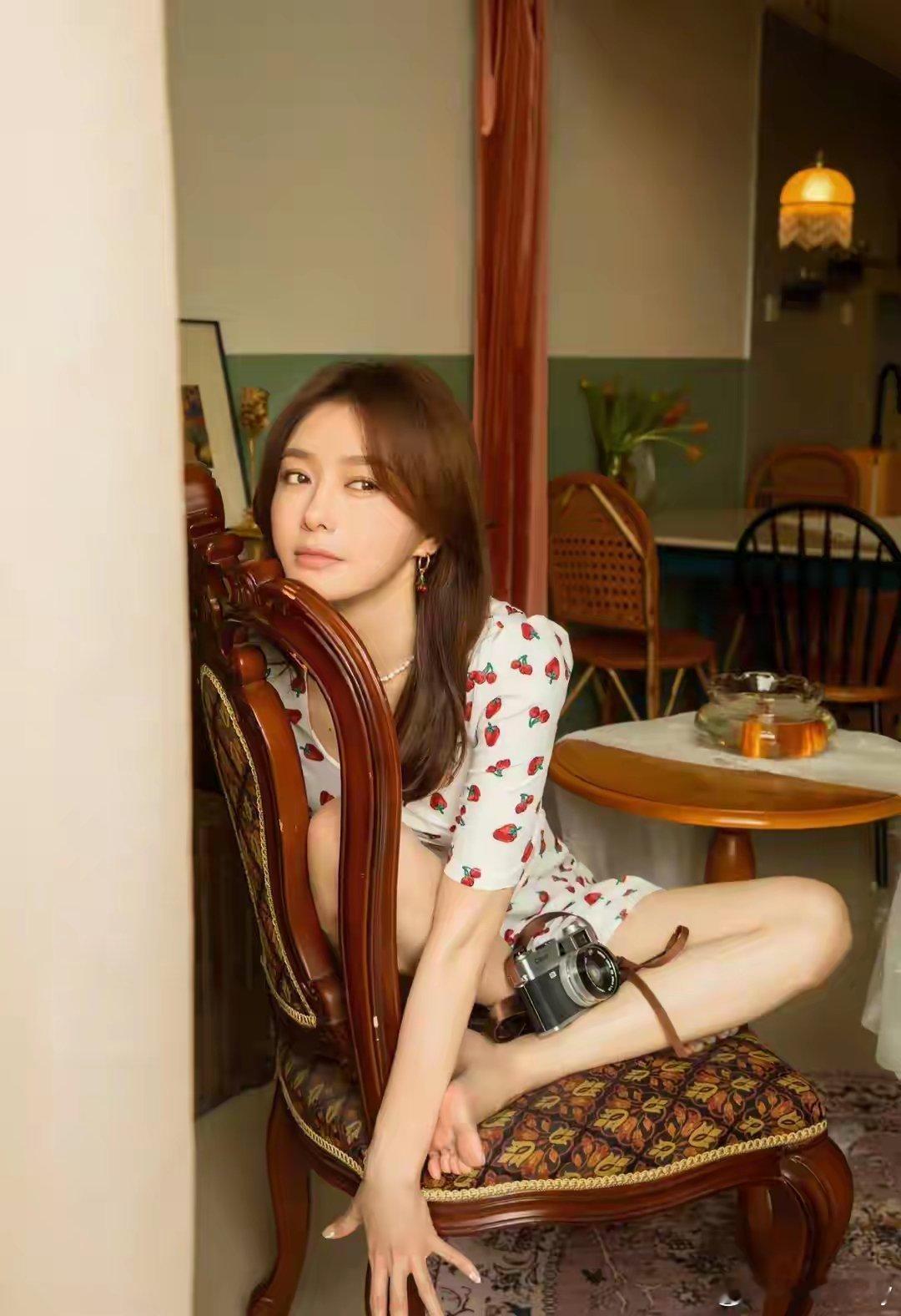 金子涵否认是秦岚原来是一场误会 我就说岚姐是无辜躺枪 她在圈内是有口皆碑的 不过