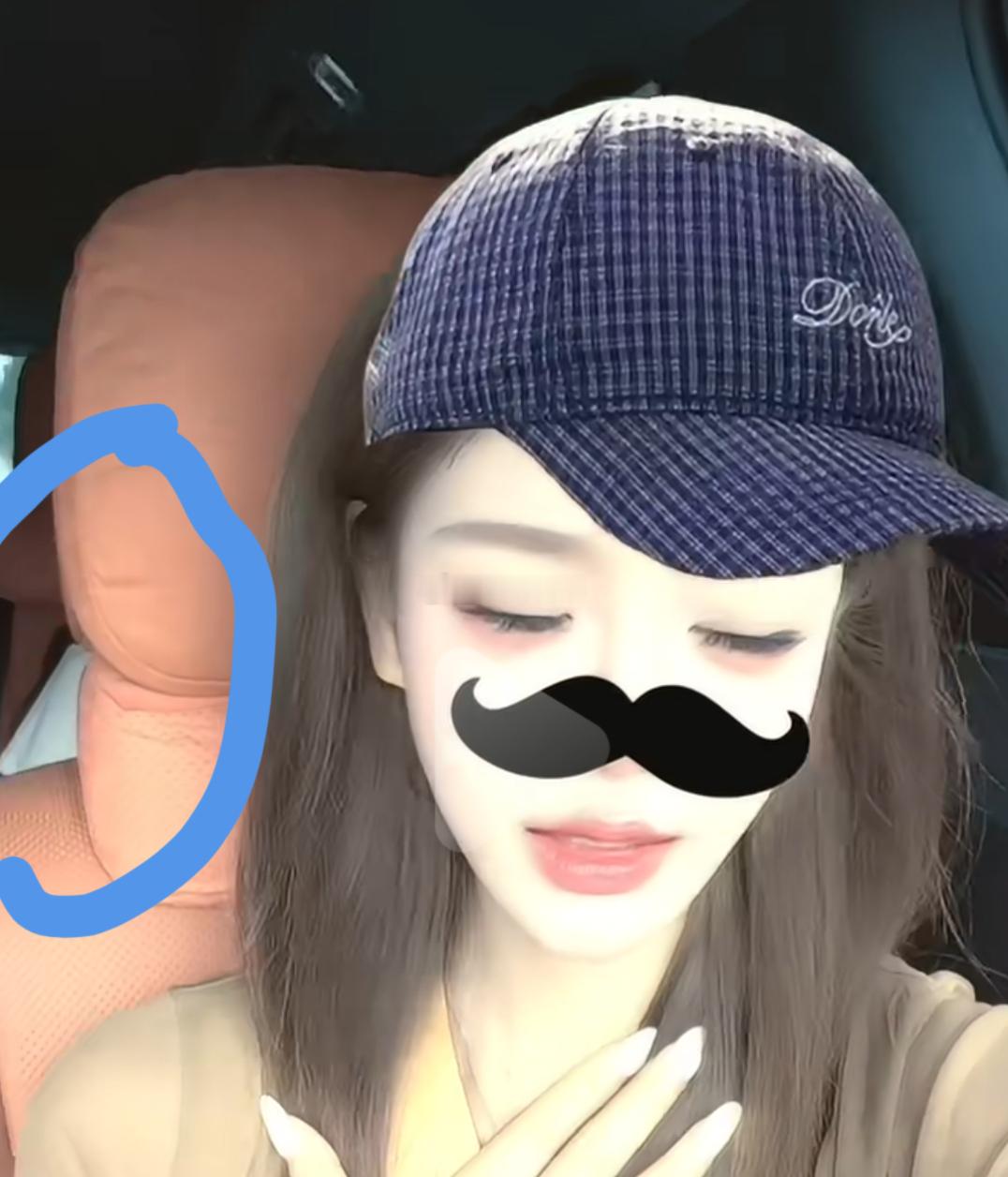 这算柏里挑依假情侣实锤吗？柏秋和依月去机场发的日常，依月背后还有一个人呢，昨晚依