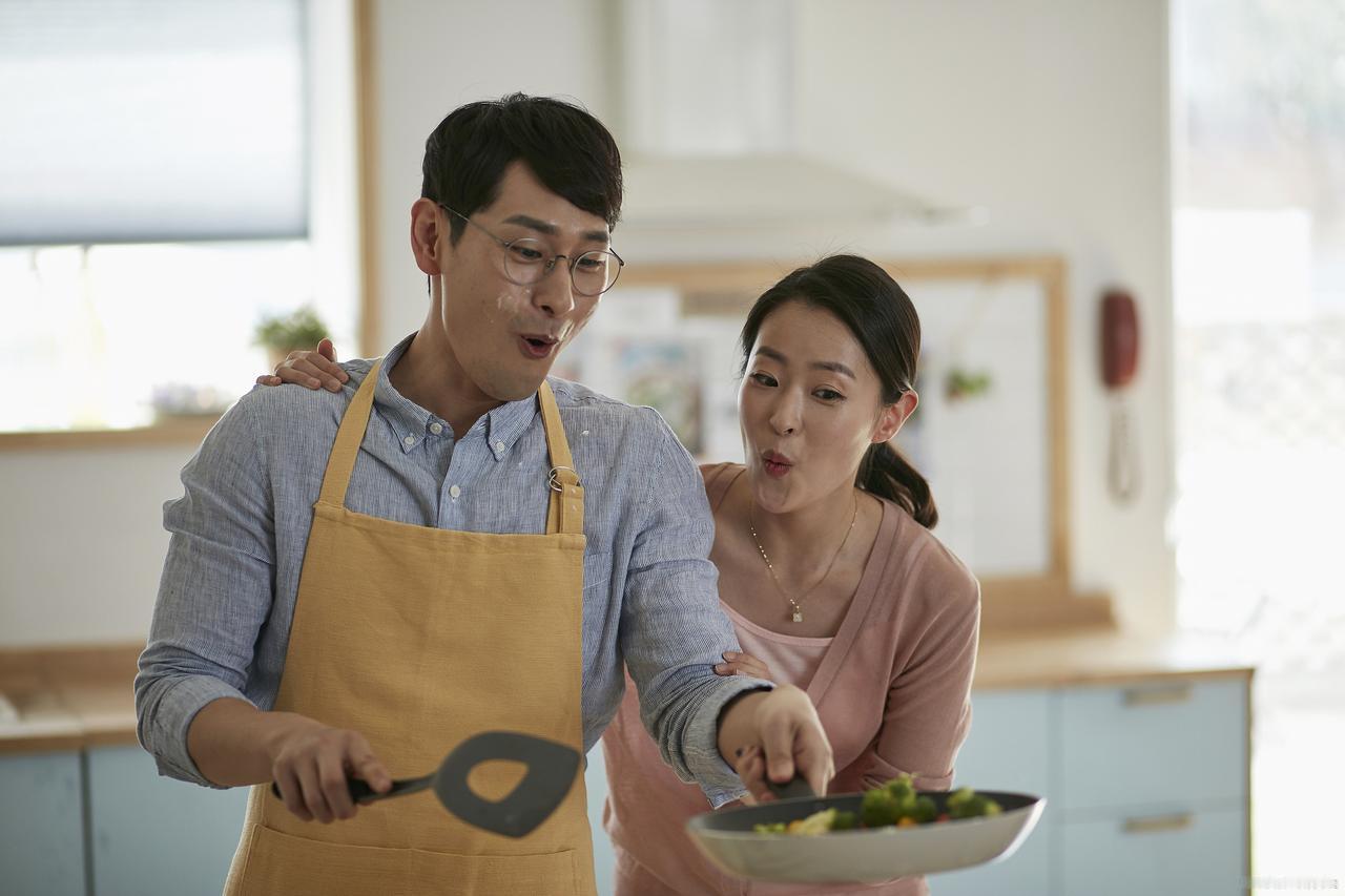 丈夫在婆媳关系中扮演什么角色?
婆媳关系复杂且微妙，常常是家庭矛盾的“重灾区”。