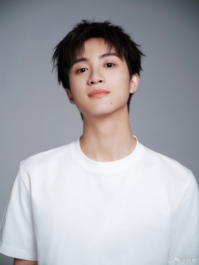 奋斗吧人生 青年演员看点拉满！陈曦然凭借真诚与灵气圈粉，节目里互动轻松有梗，认真